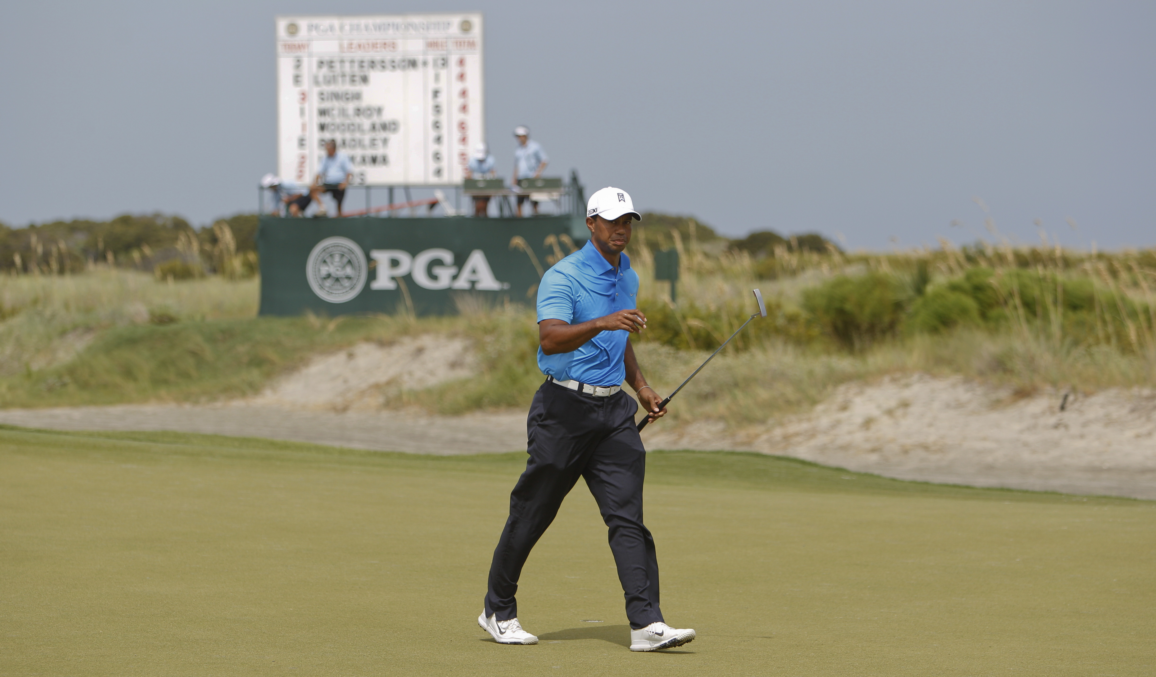 Woods withstands wind, nabs share of PGA lead Newsfeed