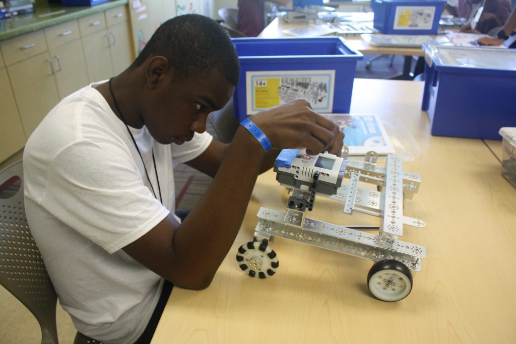 Kyree Sampson work on robotics at the TGR Learning Lab in DC