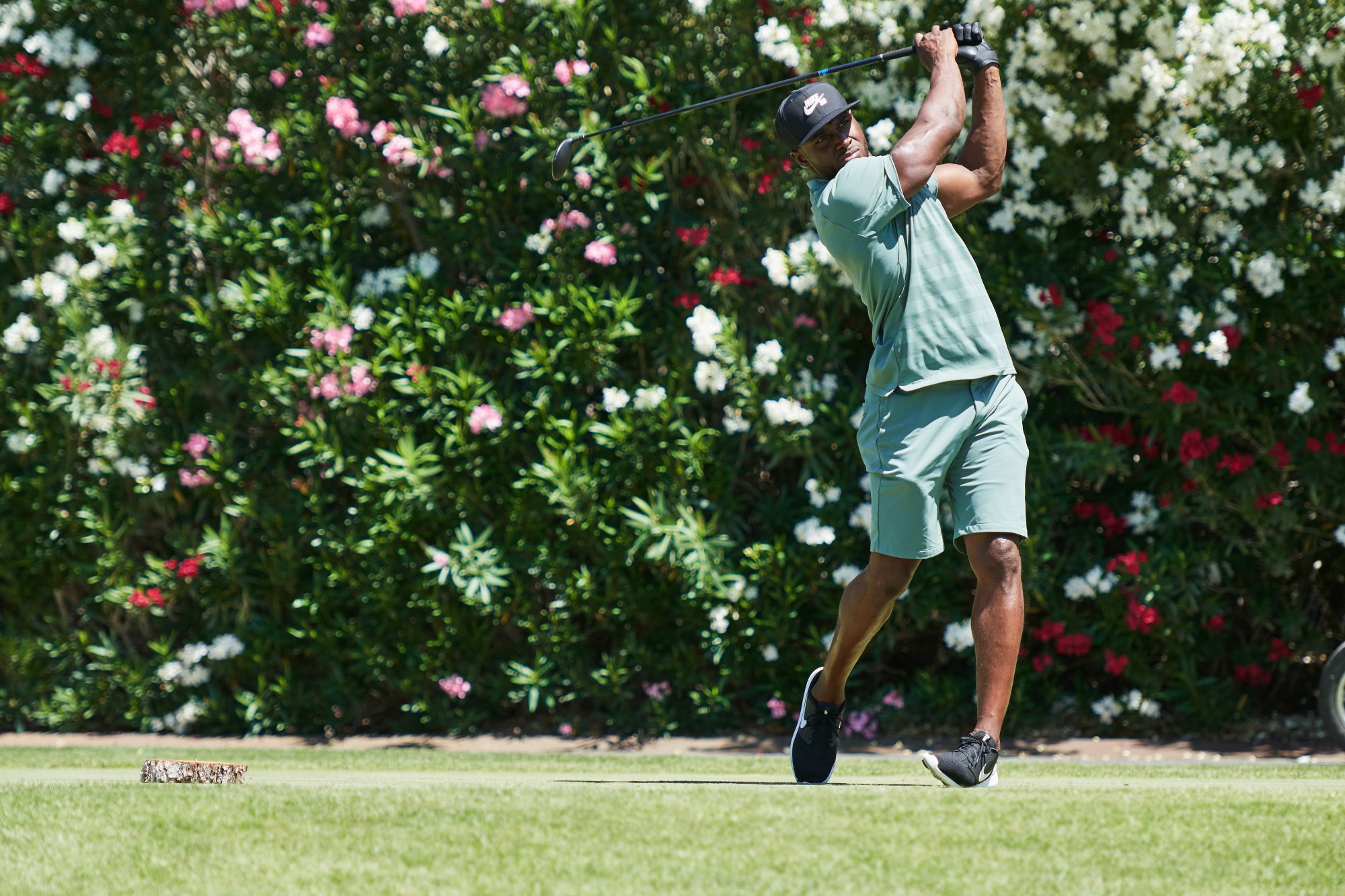 Reggie Bush takes on Shadow Creek Golf Course at Tiger Jam